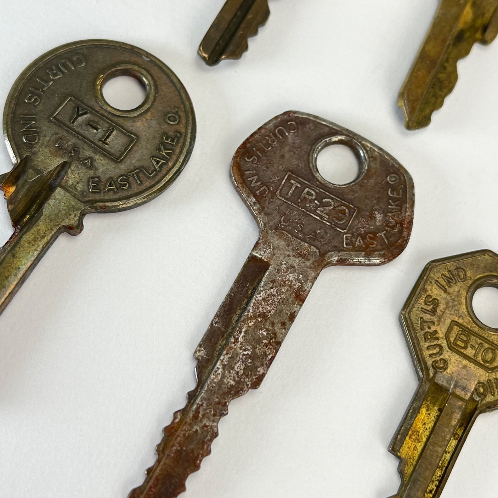 Vintage Curtis Brass Keys Lot 9 Cleveland OH Eastlake USA 1920s–50s Curtis Lot