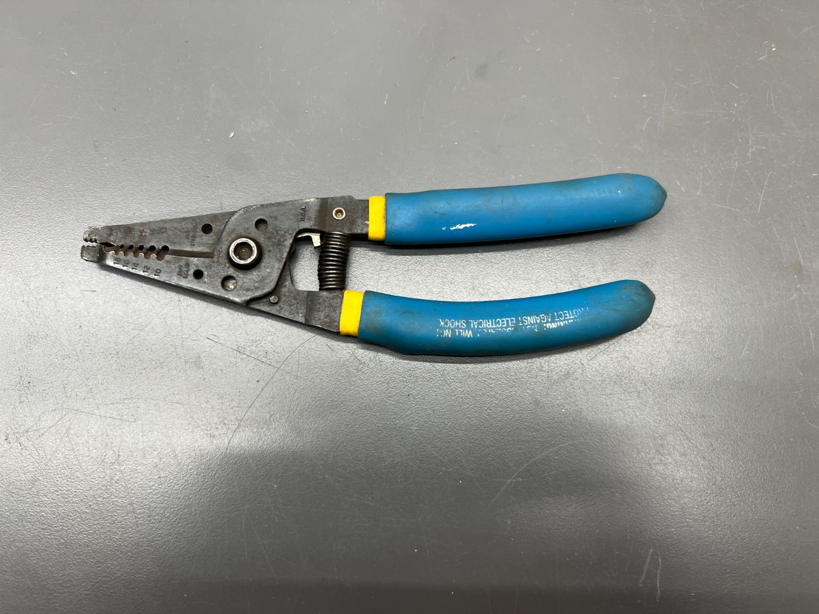 (t) VINTAGE KLEIN TOOLS 11055 SPRUNG WIRE STRIPPERS CUTTERS VGC – USA