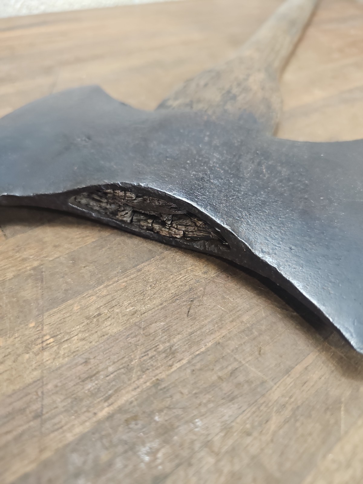 Ac12- Early Antique Double Bit Axe 4 lb 8 swamping bow tie pattern