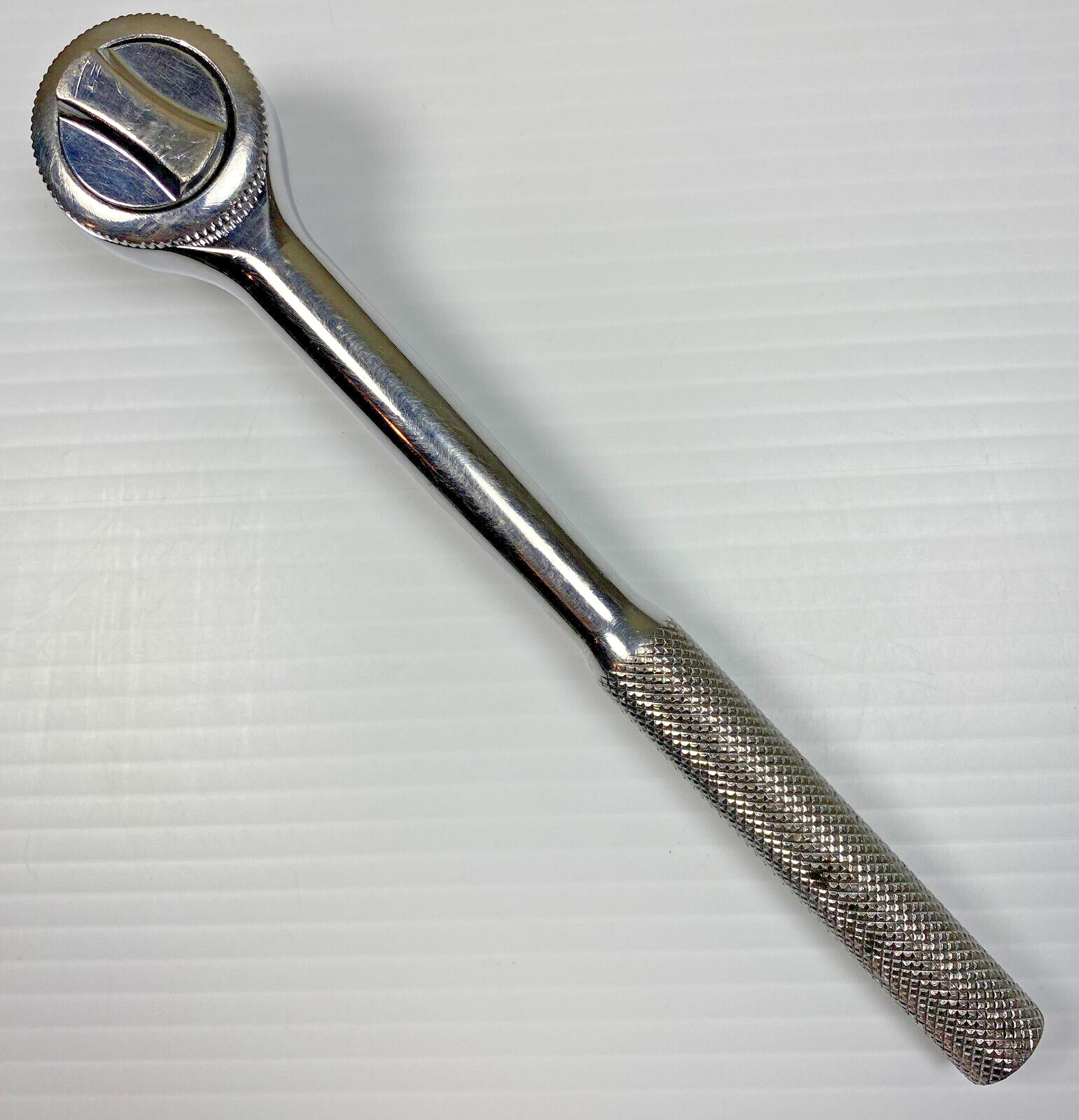 Vintage Unbranded Chrome Reversible RatchetThumb Wheel 3/8″ Drive Knurled Handle