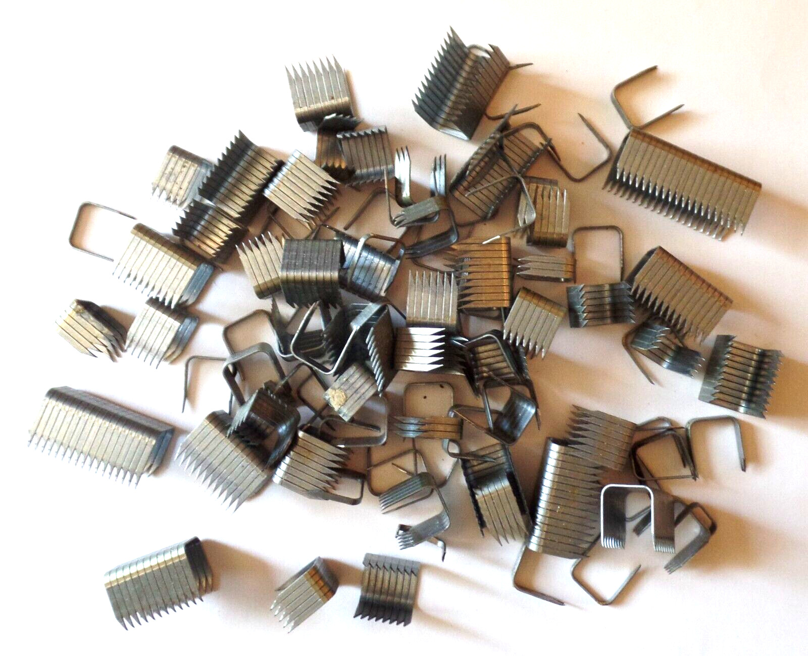 More Than 100 Galvanized Divergent Point 1/2″ Staple Gun Staples