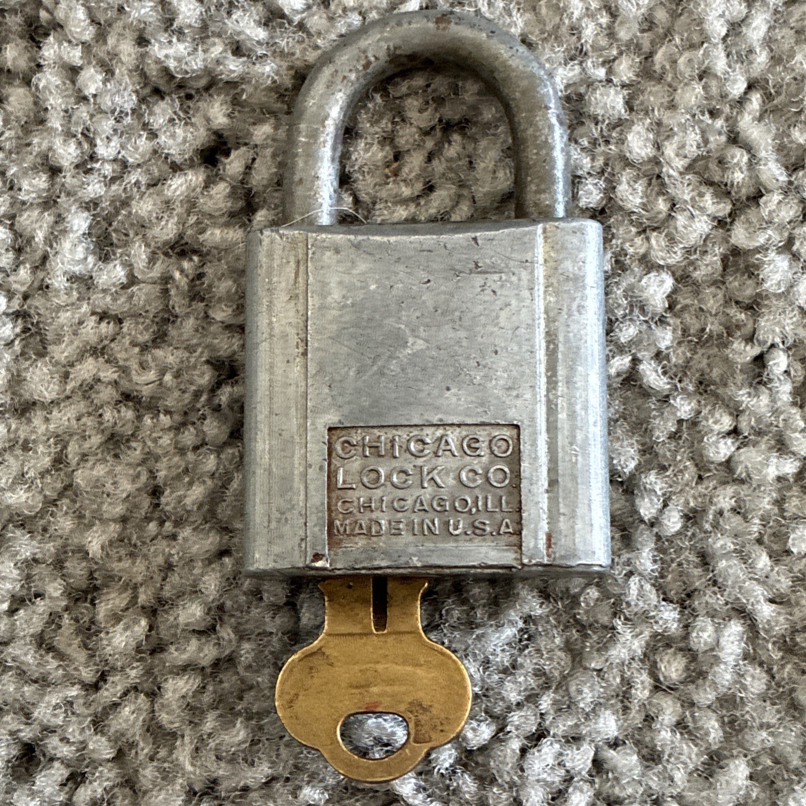 Vintage CHICAGO LOCK COMPANY Padlock (Key Included) (Pat# 2141748)