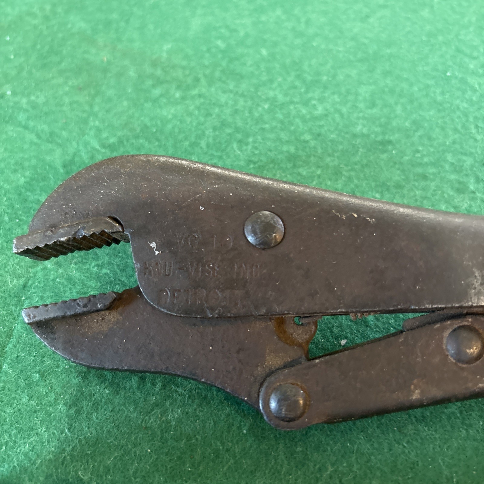 VINTAGE KNU-VISE INC. DETROIT VG-10 & AG-TRONIC.INC EASY VISE 9” PLIERS LOT OF 2