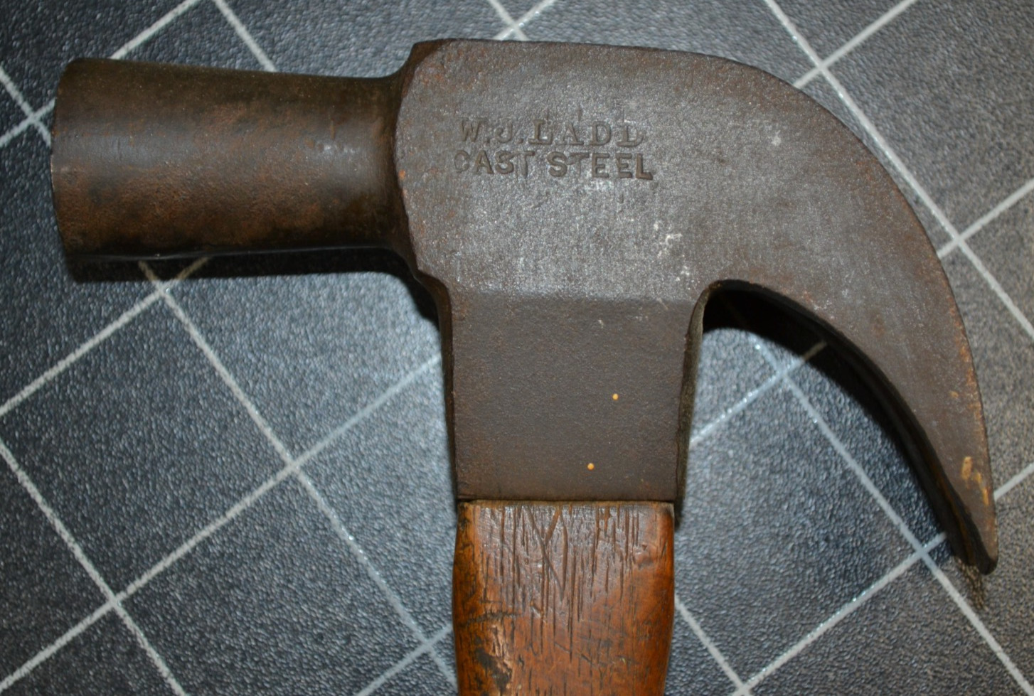W. J. LADD – NEW YORK, NY – 1895-1910 – 16oz CLAW HAMMER – ALL ORIGINAL