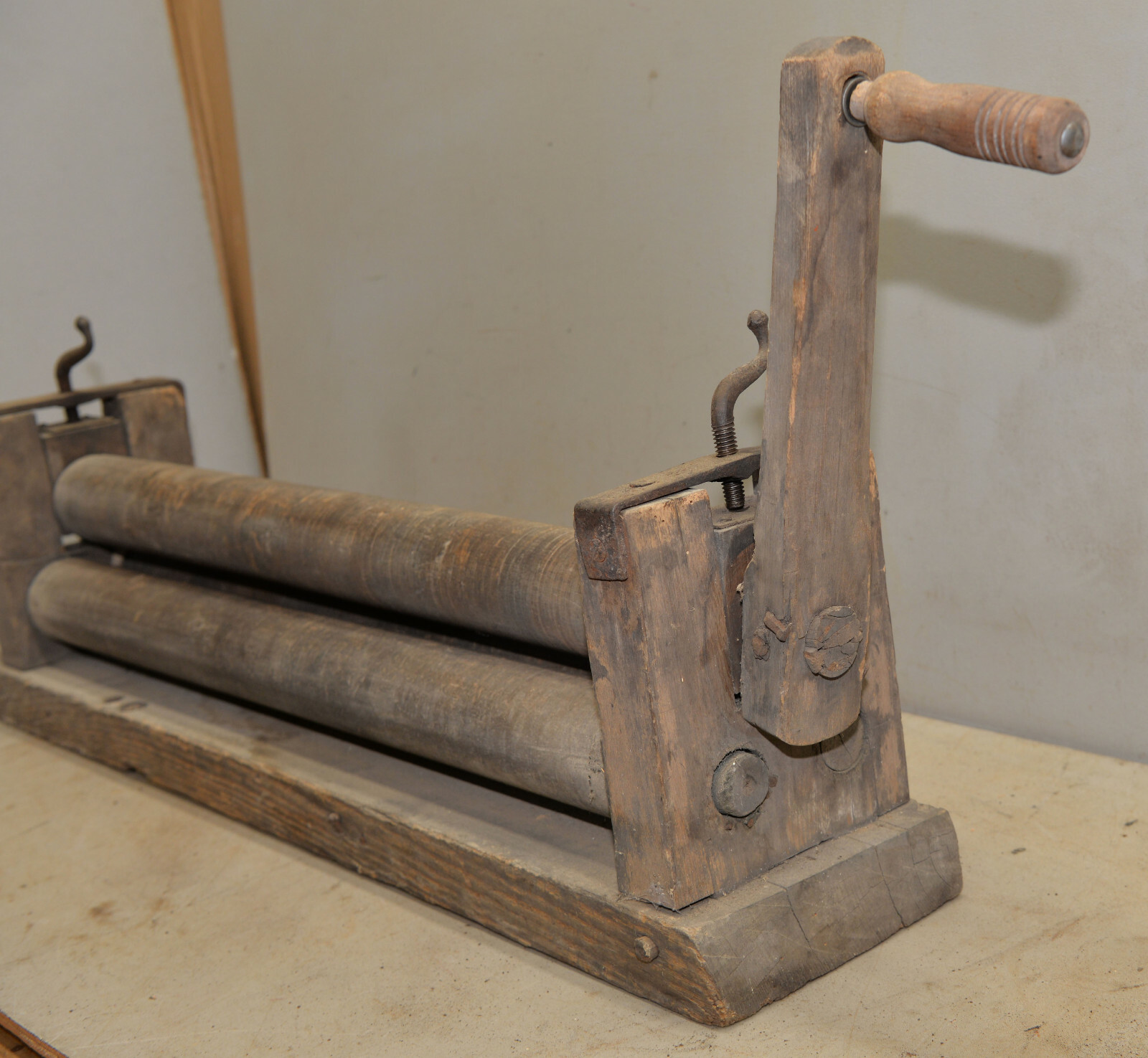 antique 1700’s or 1800’s tinsmith slip roller tool collectible metal working