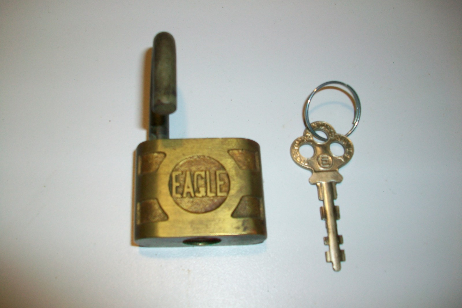 ANTIQUE VINTAGE EAGLE LOCK BRASS PADLOCK & KEY.