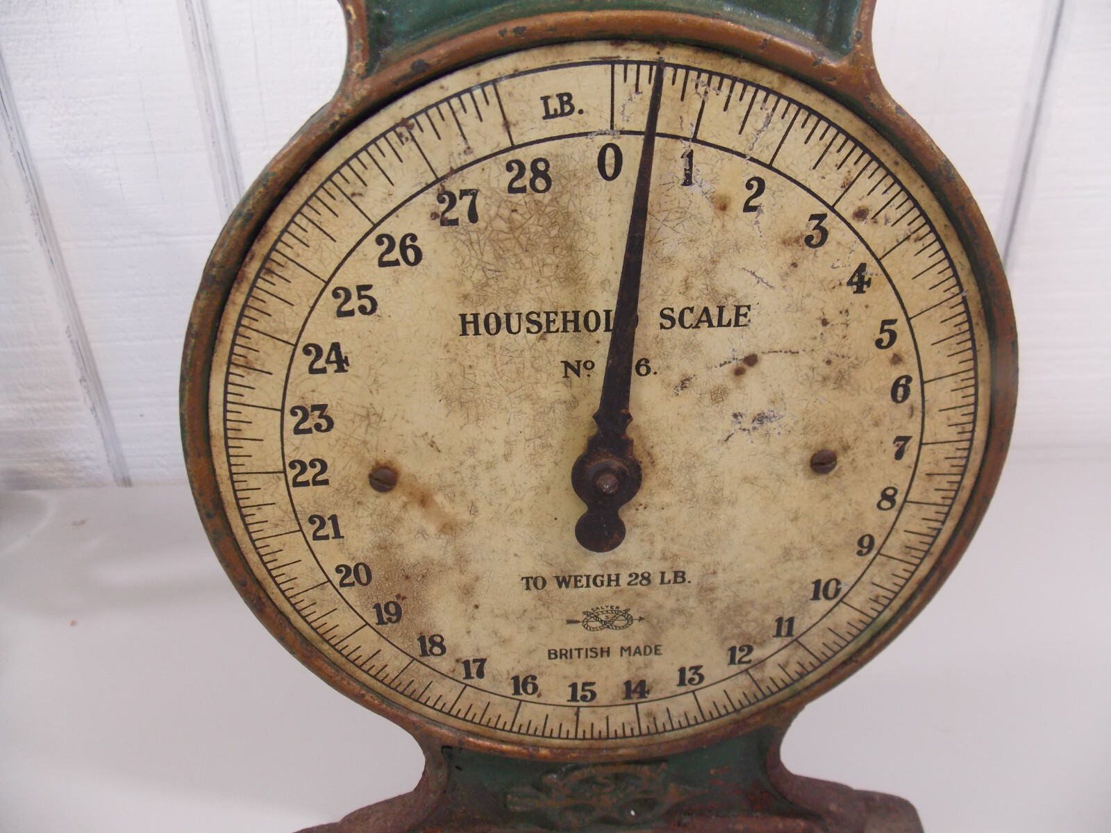 VINTAGE FAMILY HOUSEHOLD SCALE NO. 46 TO WEIGHT 28 LBS BY 1 OZ BRITISH MADE