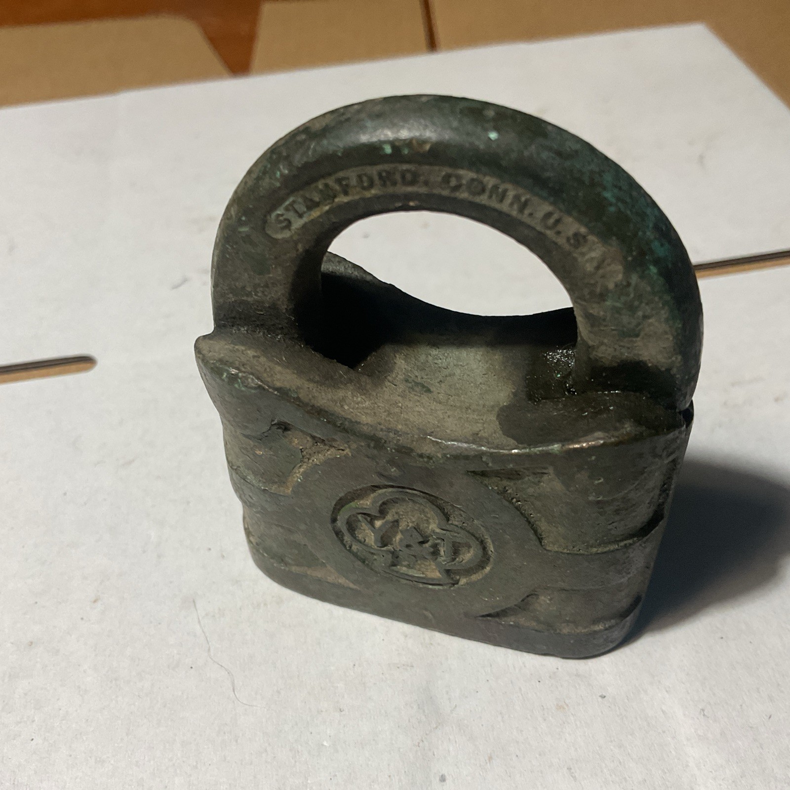 Y & T 2 1/2×2″ YALE & TOWN flip top Heavy Brass Vintage Antique Lock no key