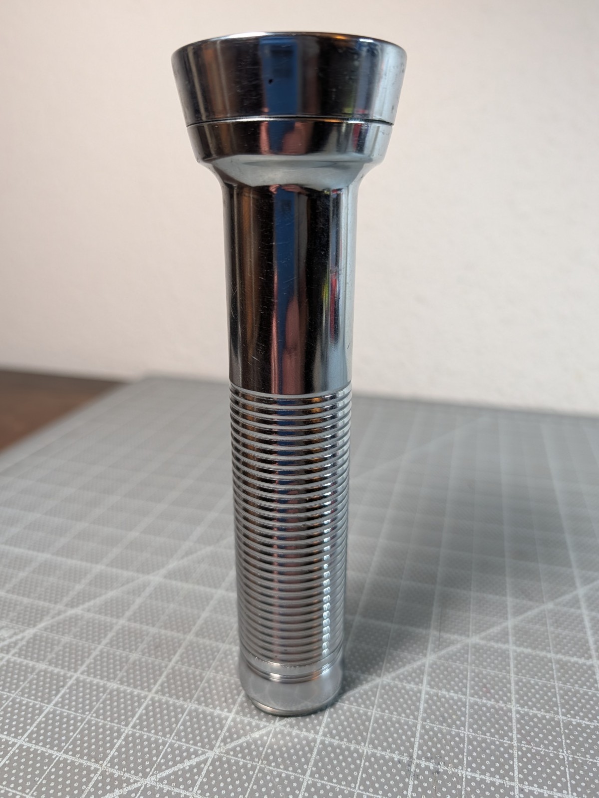 EVEREADY ENERGIZER CHROME FLASHLIGHT VTG Working Retro Decor Uses 2 C Batterys
