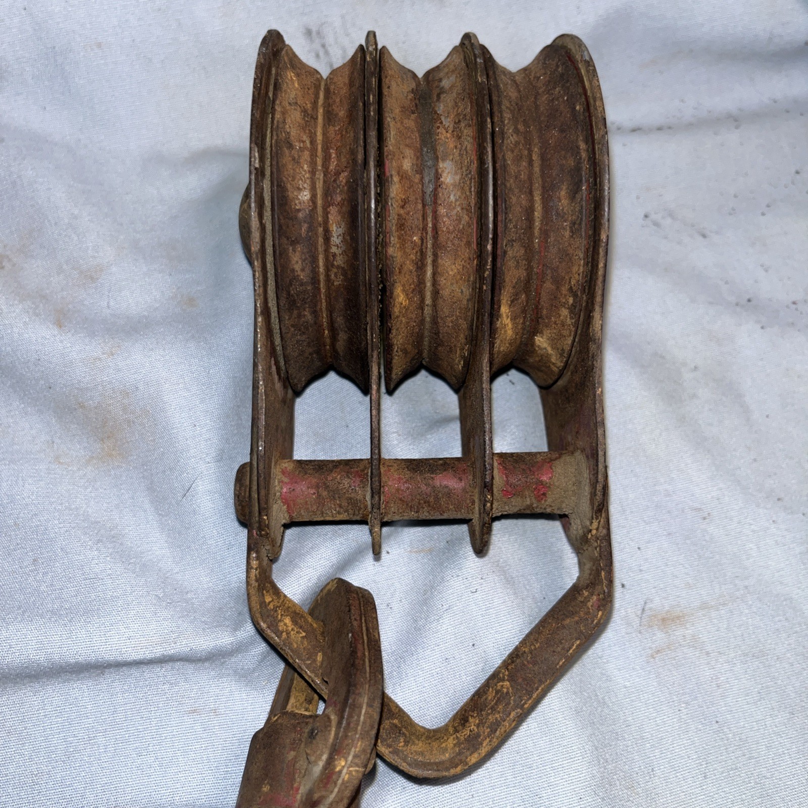 Vintage triple-sheave block and tackle pulley Swivel Hook Metal Cast Iron n RUST