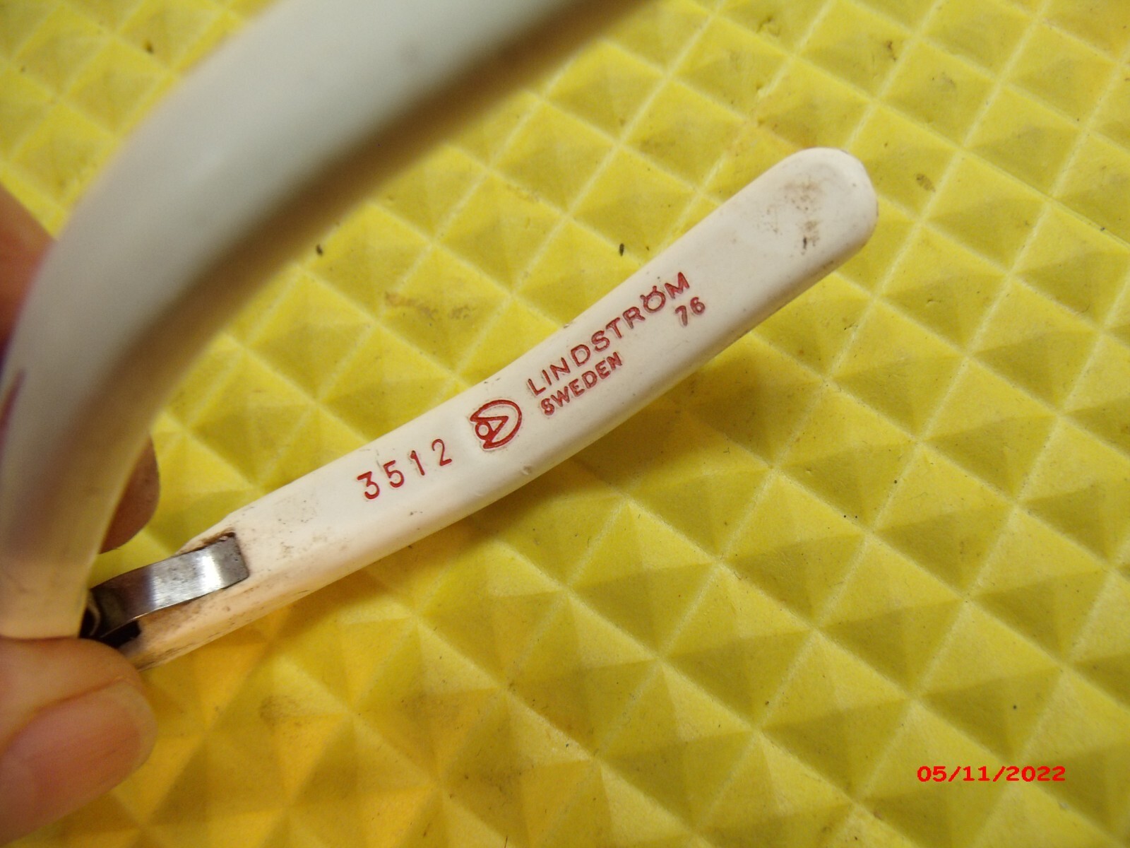 “LINDSTROM” #3512 4 1/4″ ANGLE END NIPPERS FOR CUTTING SMALL COPPER WIRE