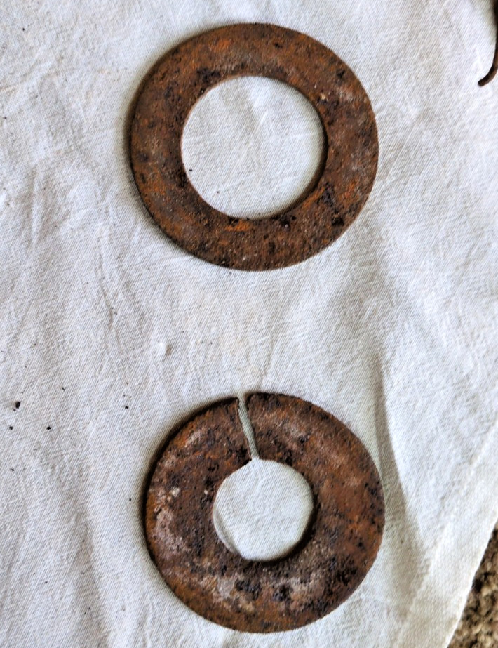 Vintage Unique 30.25″ Buzz Saw Blade 39 Tooth 2.5 In Arbor With 1 3/8 In Reducer
