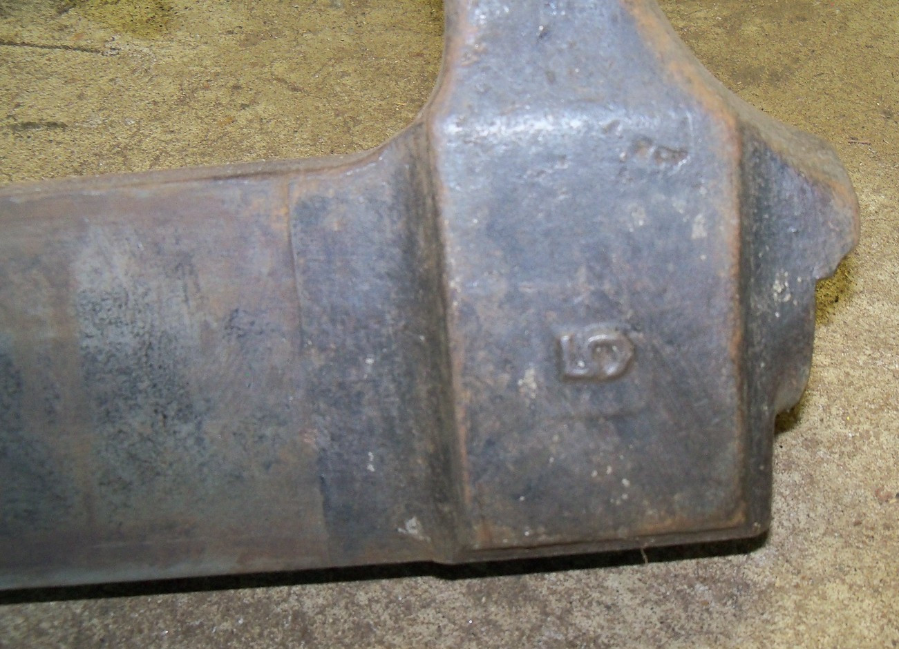 Yost 205, 5″, Bench Anvil Vise, Front Jaw Sliding Section