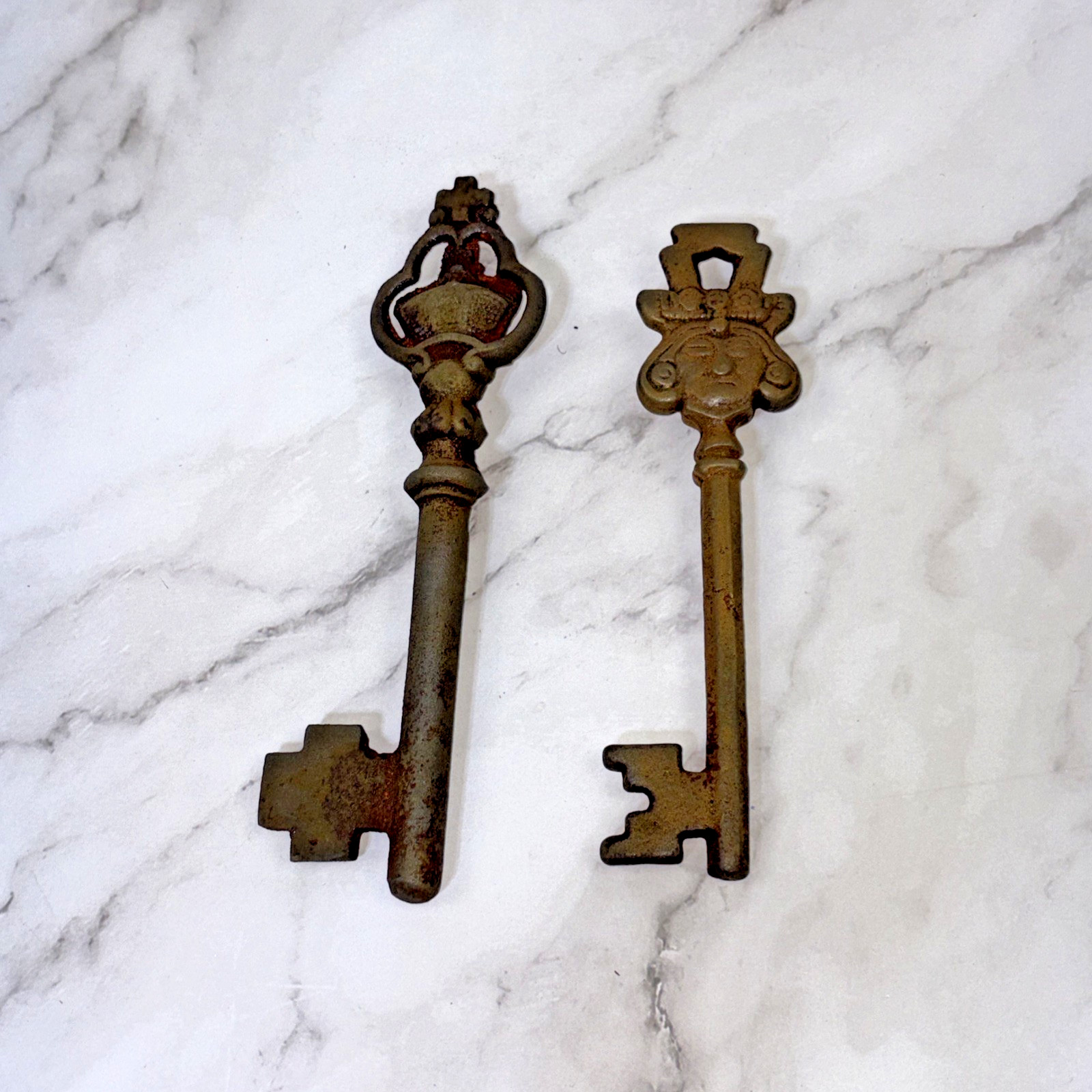 Antique 8 And 7 inch King Queen Pair Cast Iron Victorian Skeleton Key Rustic