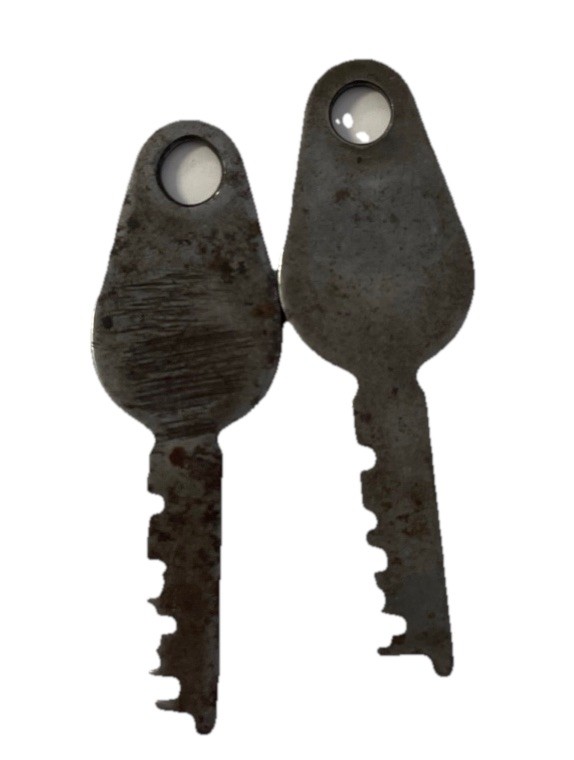 Vintage Antique Master Lock Lot Of 3 Keys And Old Leather Fob Keys Dont Fit Lock