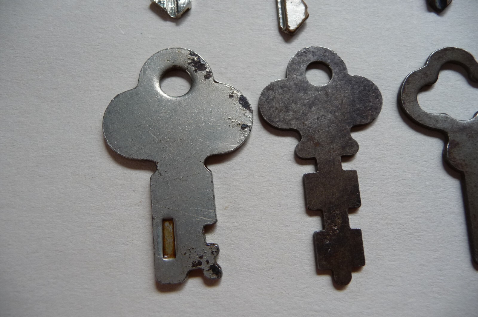 Vintage Flat Skeleton Keys Lot of 8 Sizes Approx. 1.1/8″ to 2.1/8″