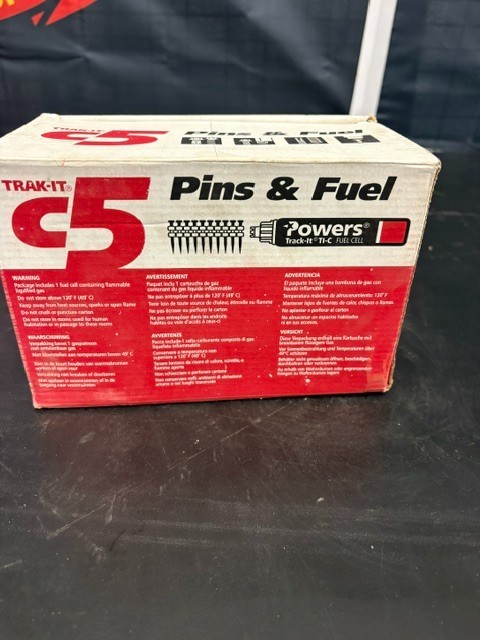 Powers C5 TRAK-IT 1 1/2″ pins. Each box comes with fuel cartridge