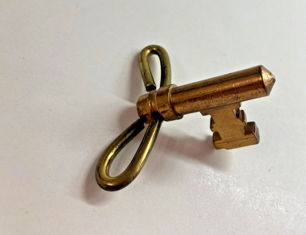 Vintage Brass tone Skeleton turn key twisted handle