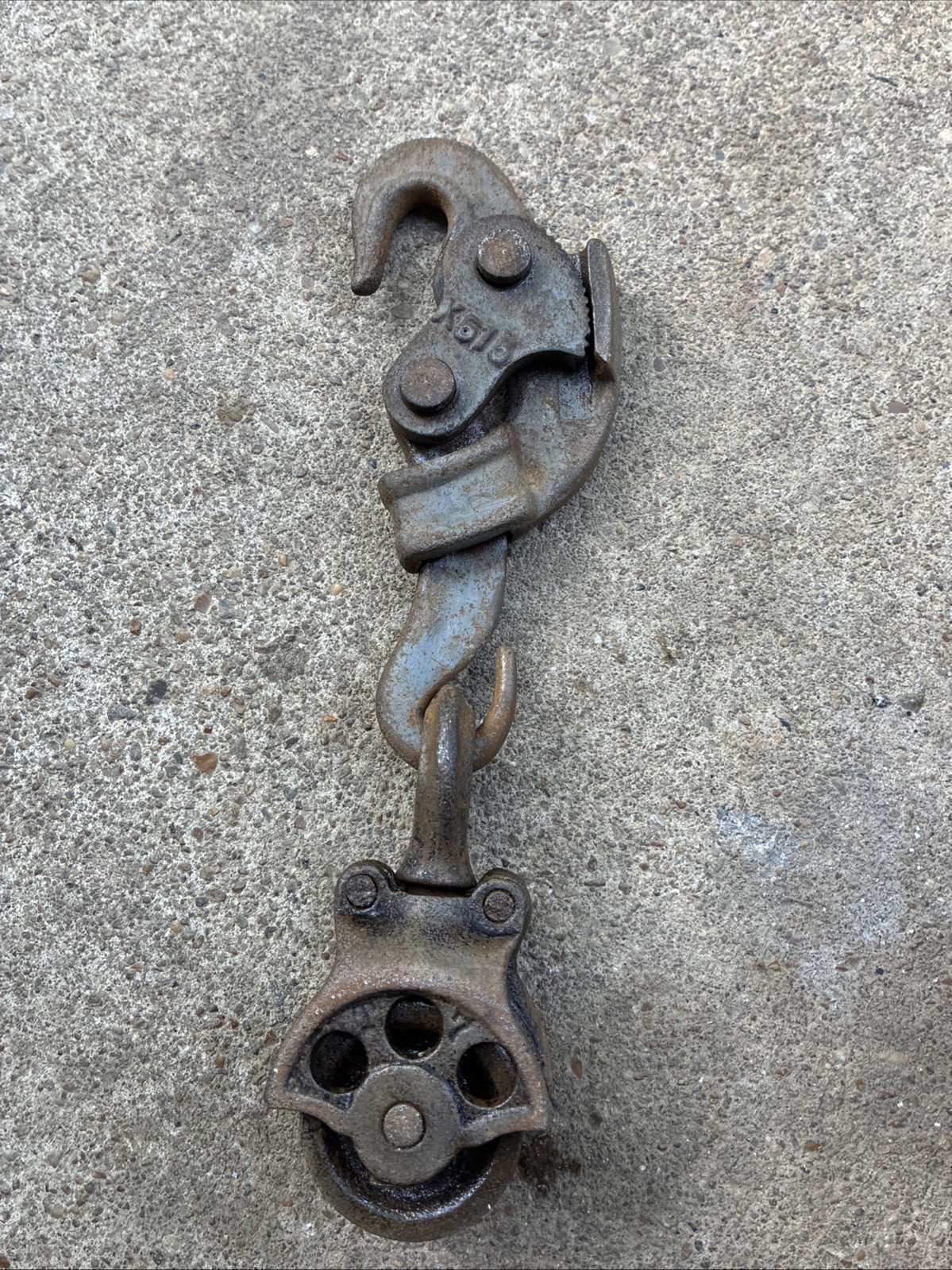 Vintage Barbed Wire Fence Stretcher Clamp X514–T7 double Pulley Cast-Iron