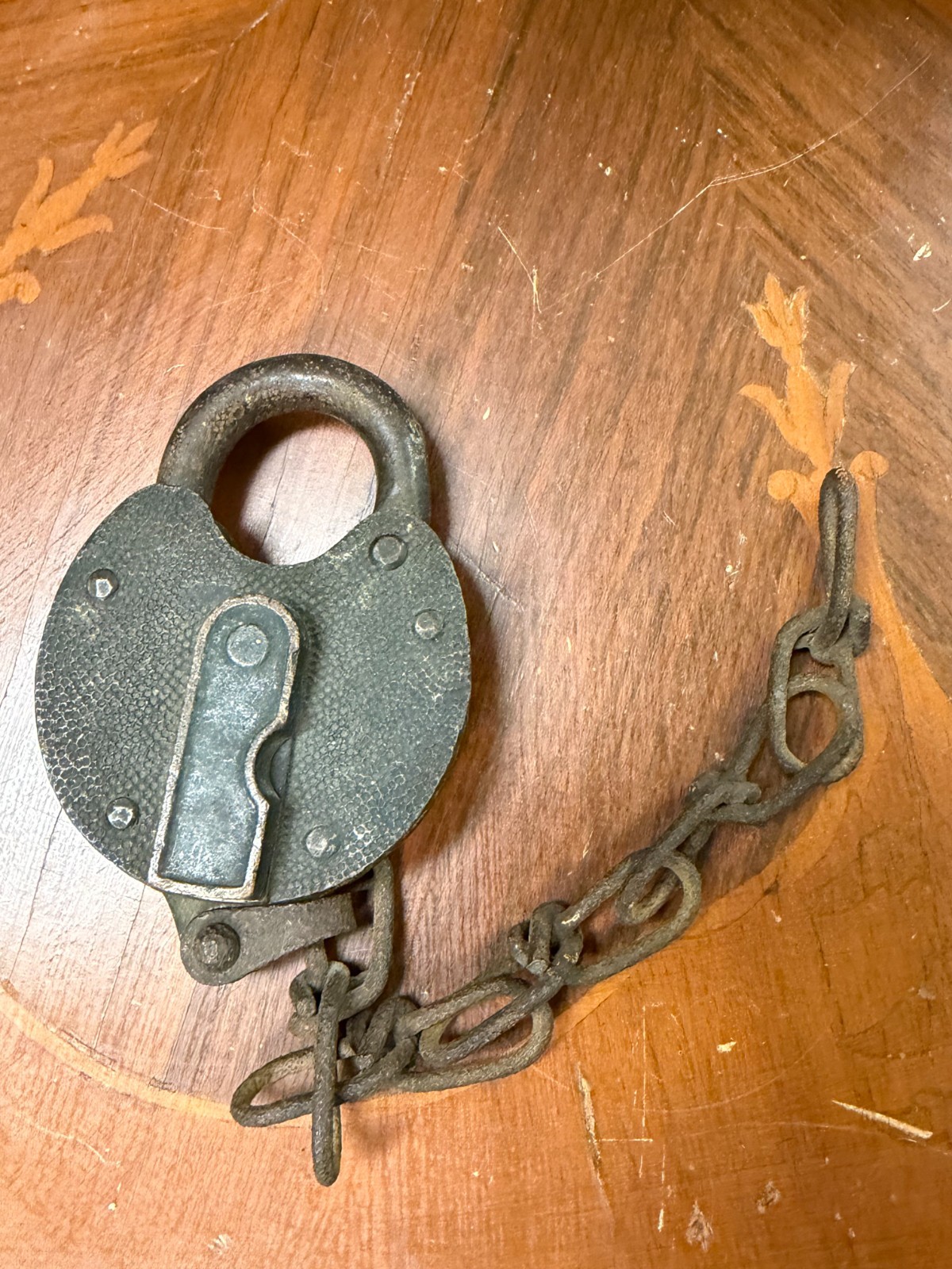 VINTAGE YALE HEART SHAPED RAILROAD SWITCH PADLOCK W/ CHAIN – No Key
