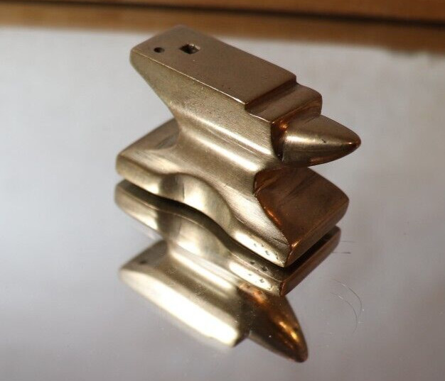 SCARCE TRUE VINTAGE MINATURE SOLID BRASS ANVIL 1-7/8″ BY 7/8″ NICE CLEAN PIECE