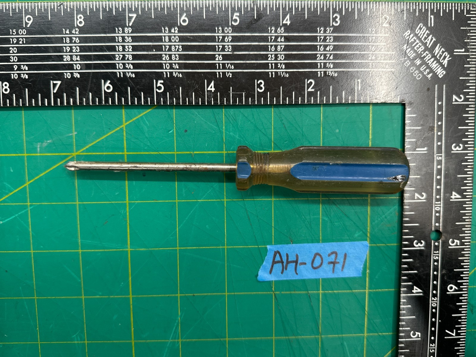 Vintage 6.75” Long Rosco USA Phillips Head Screwdriver Yellow & Blue Handle