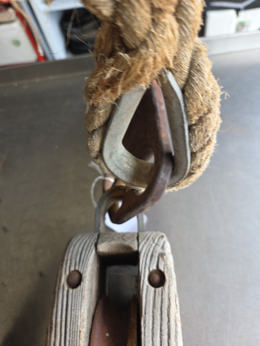 ANTIQUE NAUTICAL PULLEY BLOCK AND TACKLE WITH RIGGING HOLES/ANCHOR LOGO/INFO-PIX