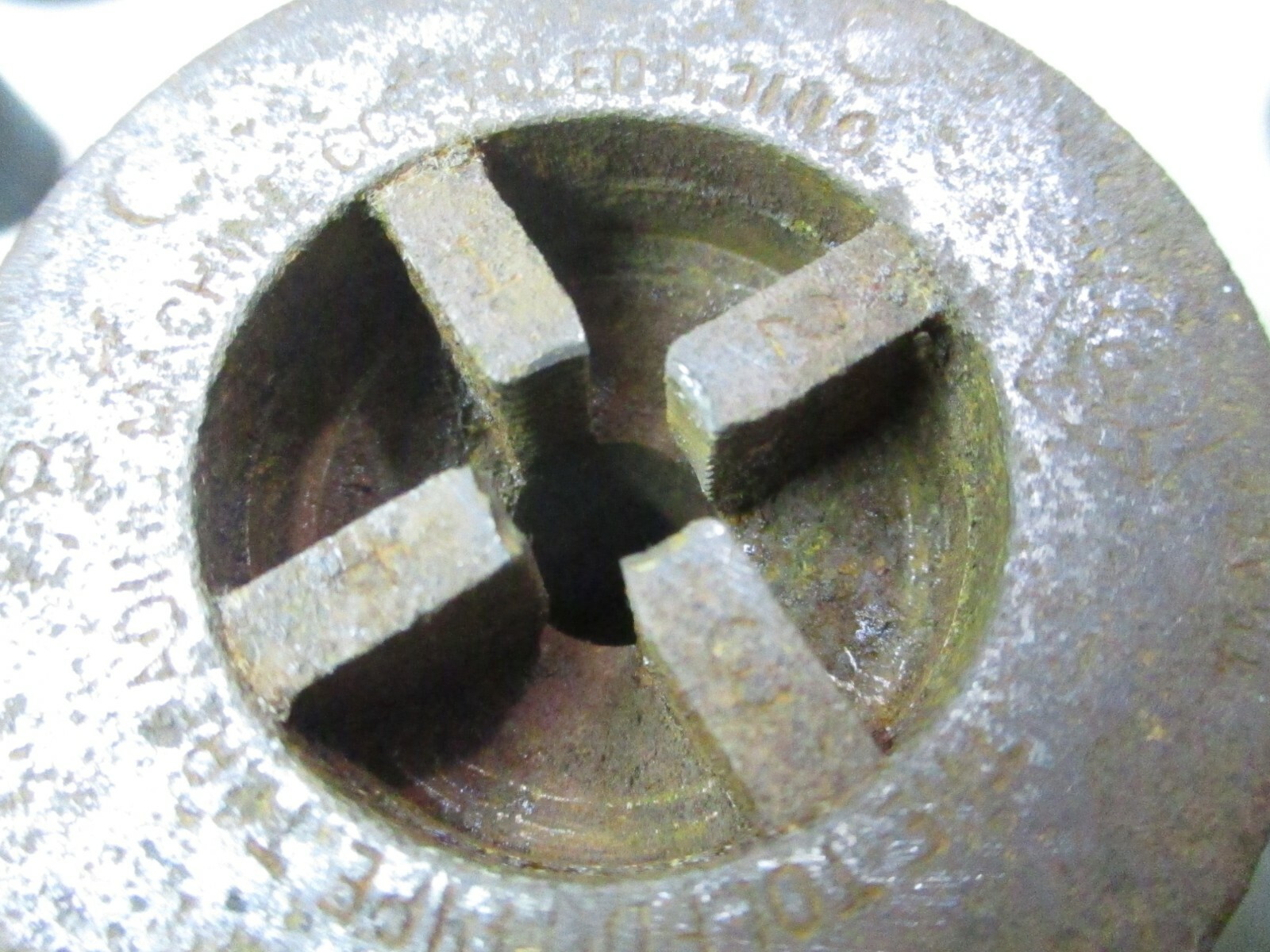 USA Toledo Pipe Threading Machine Co 1/8″ Rusted Threader Head Worn Dies Antique