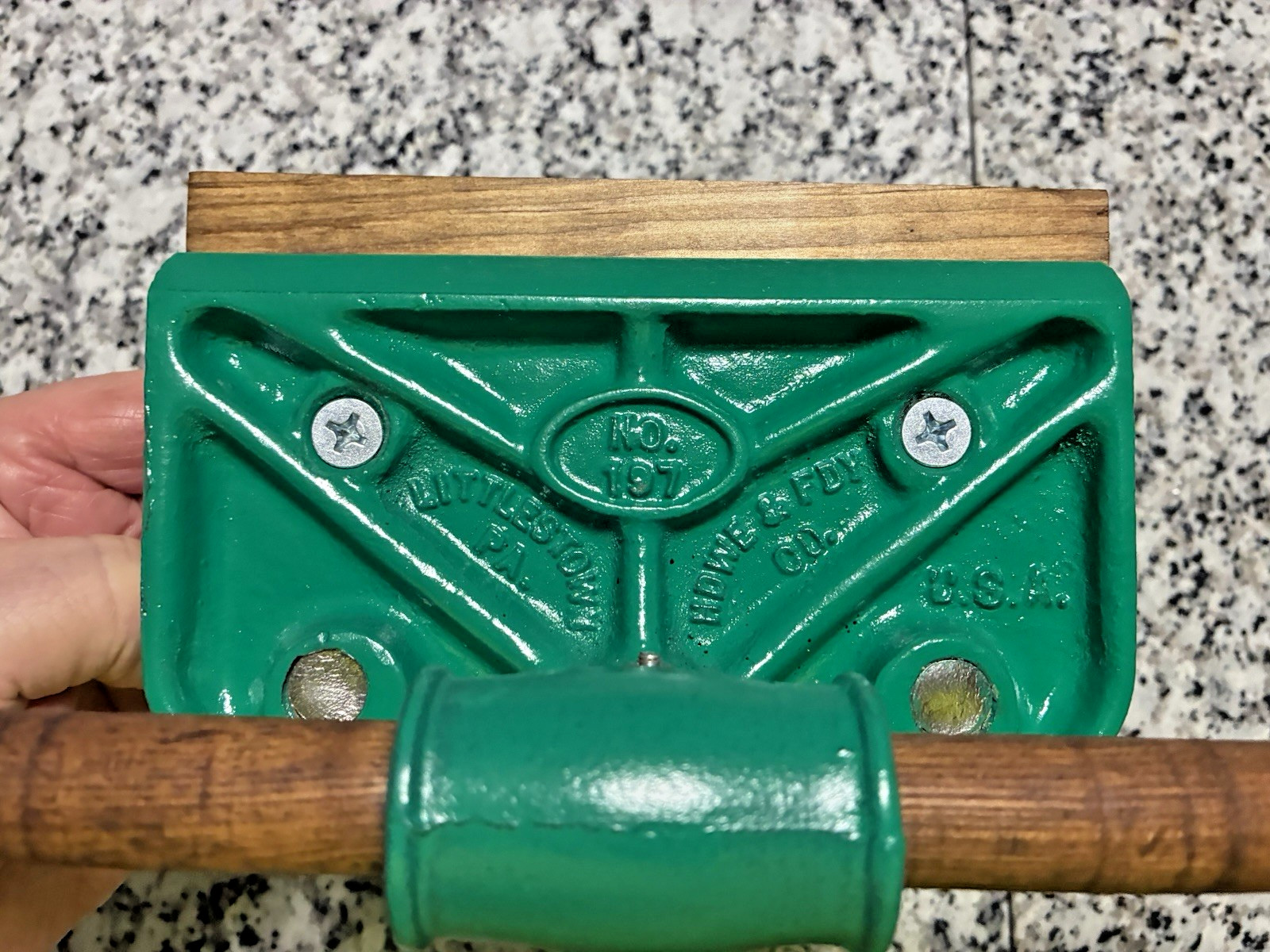 VINTAGE Littlestown PA. No.197 Bench Vise 7″ Jaws _HOWE & FDY CO. REFURBISH