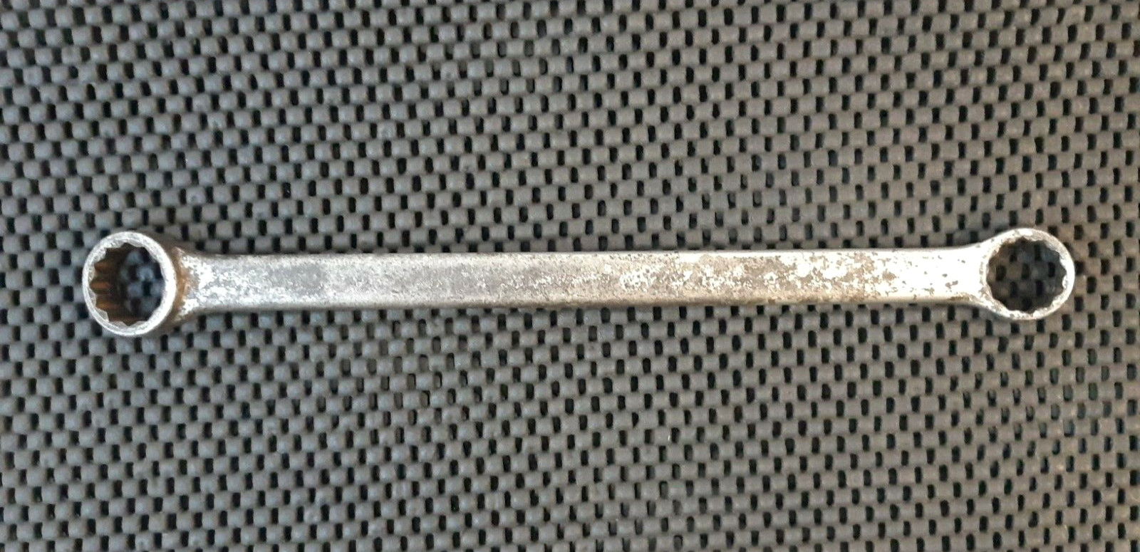 Vintage P&C 5/8″ x 11/16″ Box End Wrench 2522 USA 12 Point 9 1/2″ Long