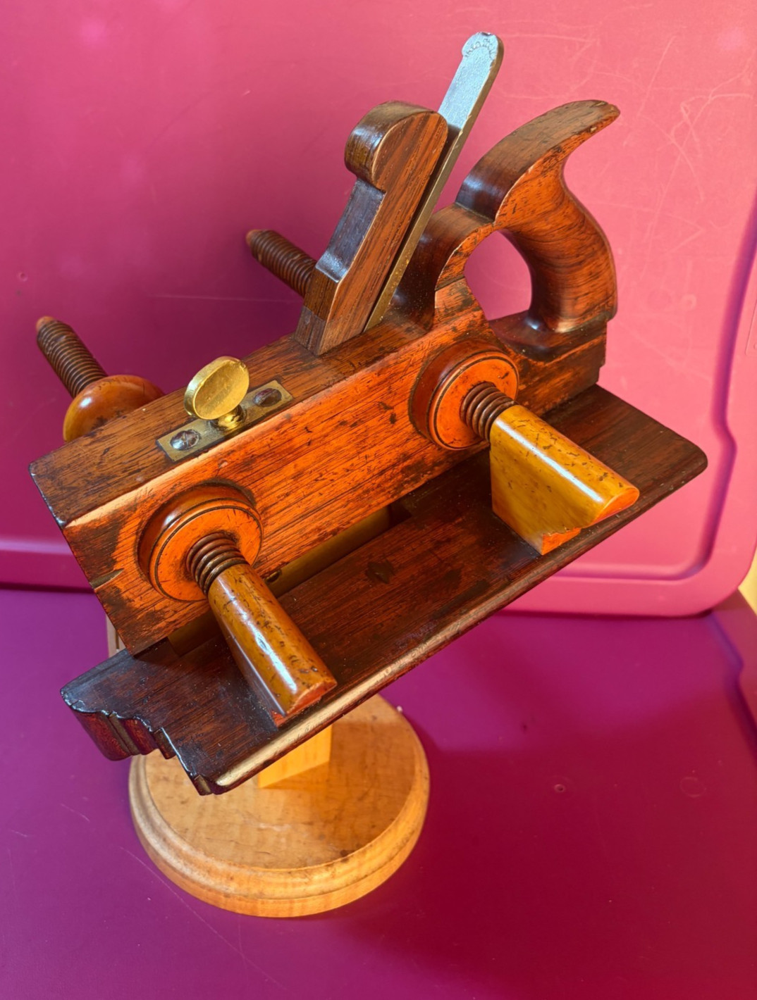 Beautiful G. W. Denison Rosewood & Boxwood Closed Tote Screw Arm Plow Plane+Stnd
