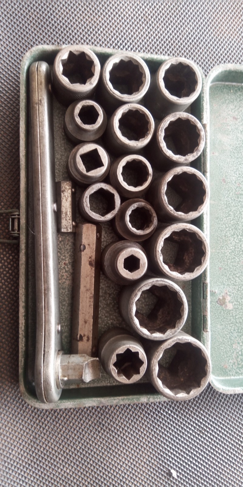 Vintage 20pc Duro (Mixed) Socket Set, Mostly 12pt, Great Condition.