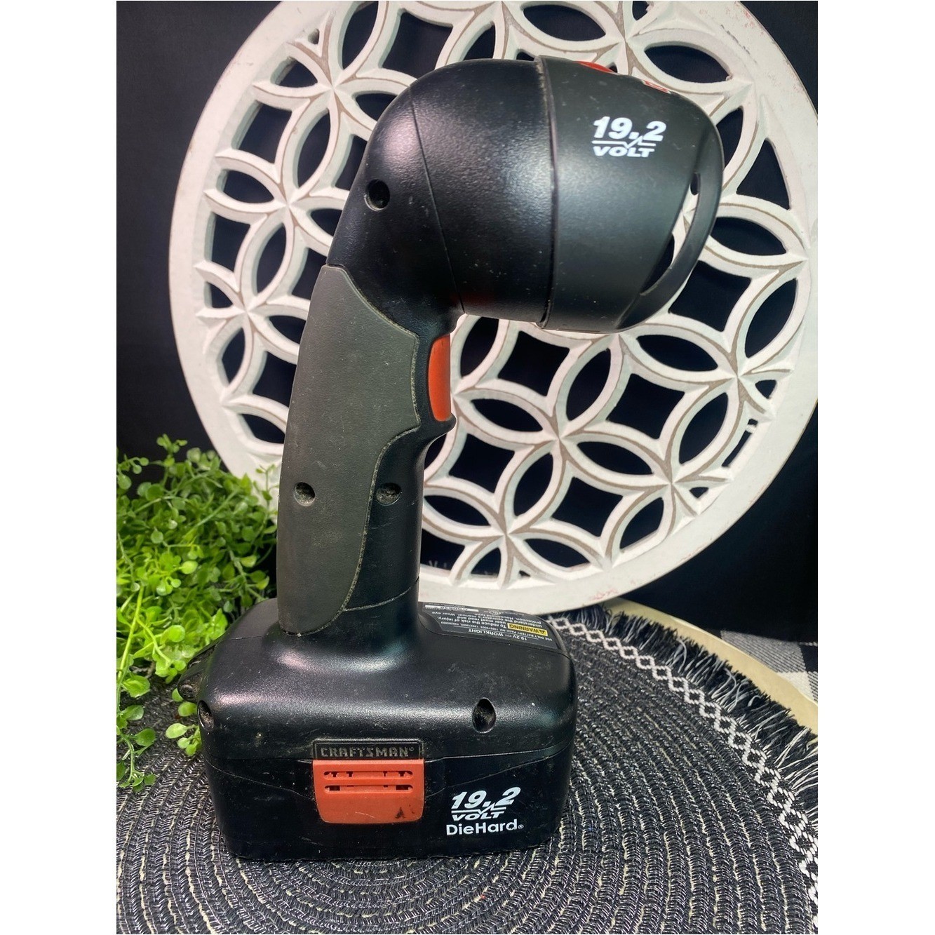 Craftsman C3.19.2 Volt Incandescent Swivel Flashlight
