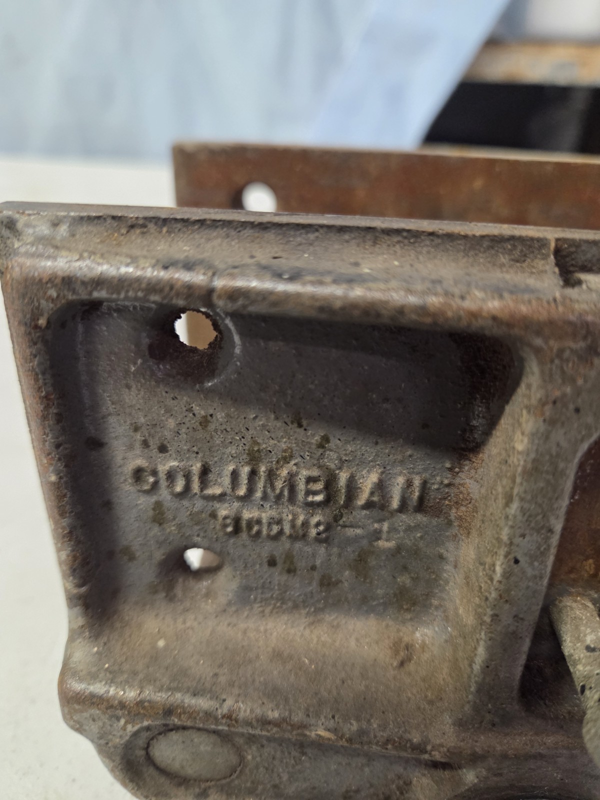 Vintage Columbian Woodworkers Under Bench Vise W/Pop-Up Dog 6CDM2 Made in USA 6″