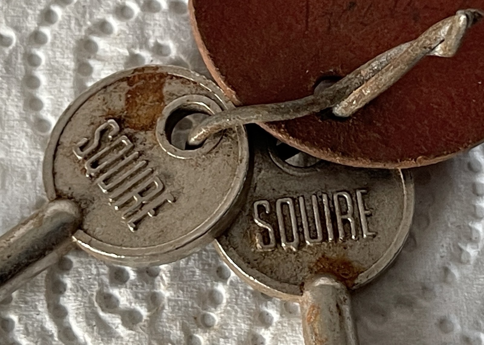 2 Vintage Identical ~ 4.75cm Long SQUIRE PES 42 Keys With Round Tag #pD134