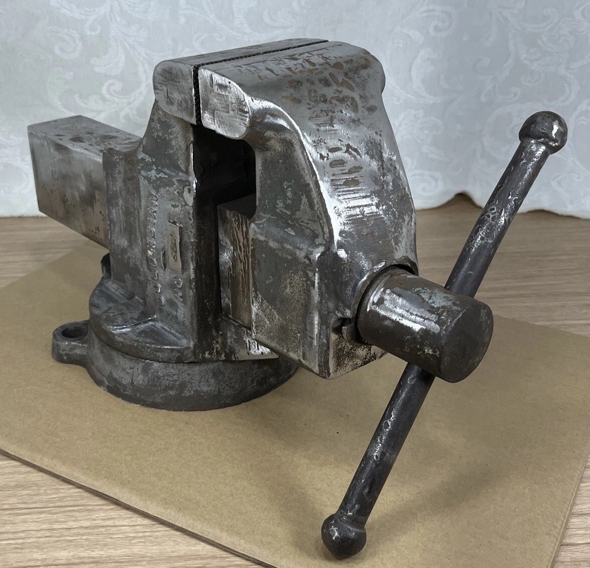 Vintage COLUMBIAN 604 Heavy Duty Bench Vise Cleveland OH USA 43 Lbs