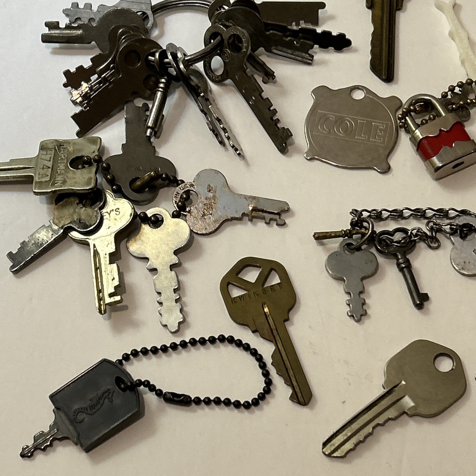 Lot Of Vtg Misc Keys 1 Pound American Tourister, Ford, Vtg Diamond Lock