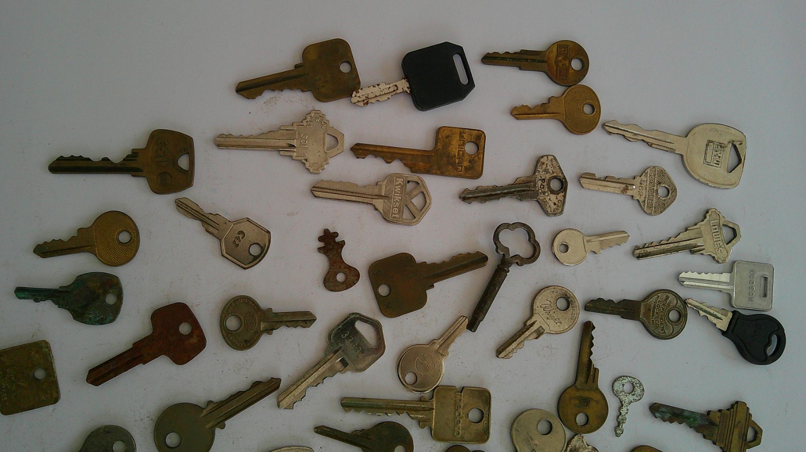 Vintage Lot of 100 Miscellaneous Keys