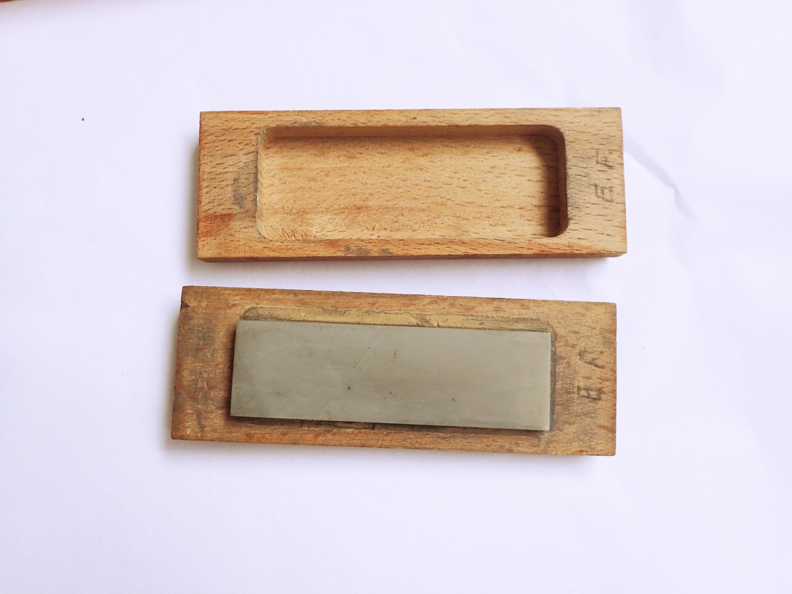 Vintage Genuine Arkansas hard Sharpening Stone Oil Stone in wood Case