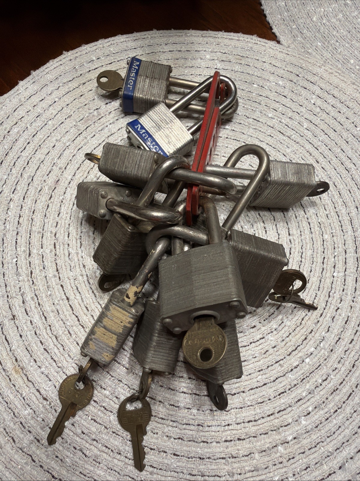 Master Lock Padlock No. 3 Lot Of 12 Keyed Alike With 15 Keys 3726