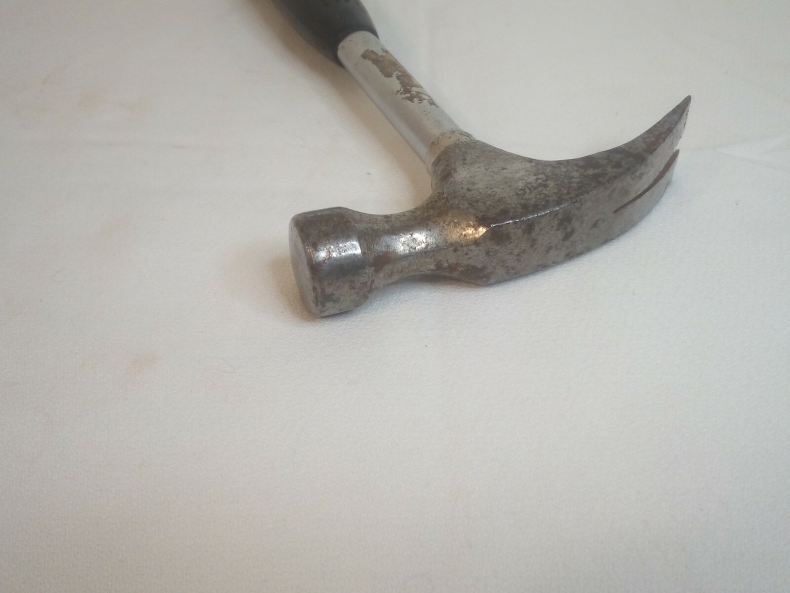 Vintage Steel Shaft Hammer 16 oz Curved Claw Hard Rubber Hand Grip Unmarked