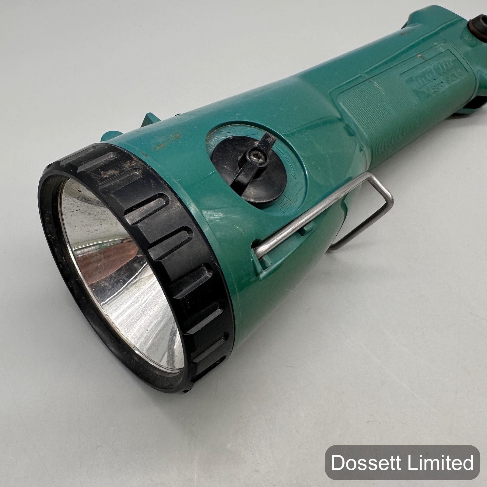 Makita ML900 9.6V & Hitachi UB18D 14.4V 18V Flashlight – FOR PARTS NOT WORKING
