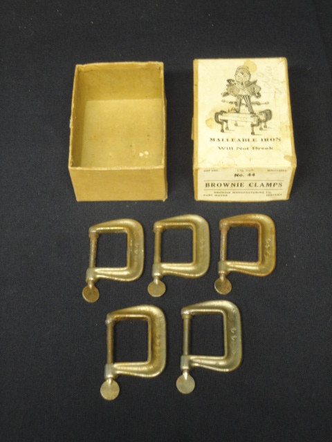 BROWNIE No 44 Malleable Iron C – Clamp Box w/ Neat Graphics & 5 Original Clamps