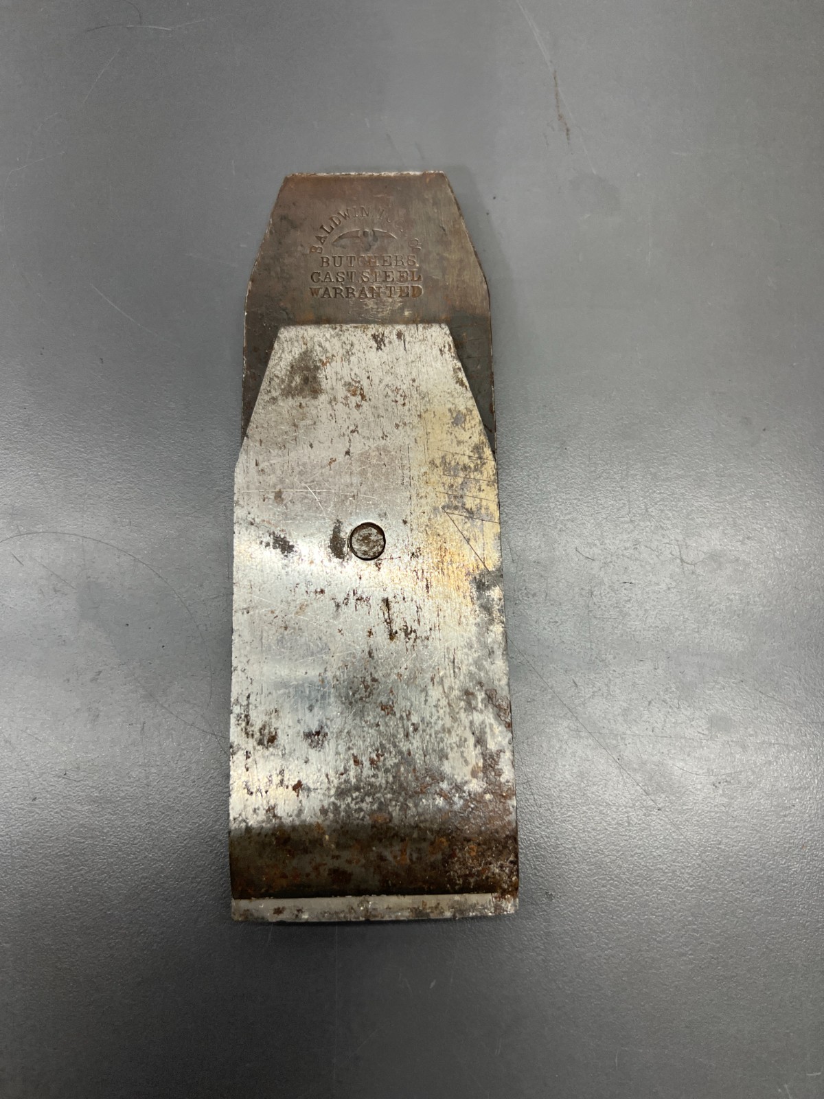 ANTIQUE BALDWIN TOOL BUTCHERS CAST STEEL PLANE IRON & CHIP BREAKER 2.5″ – USA