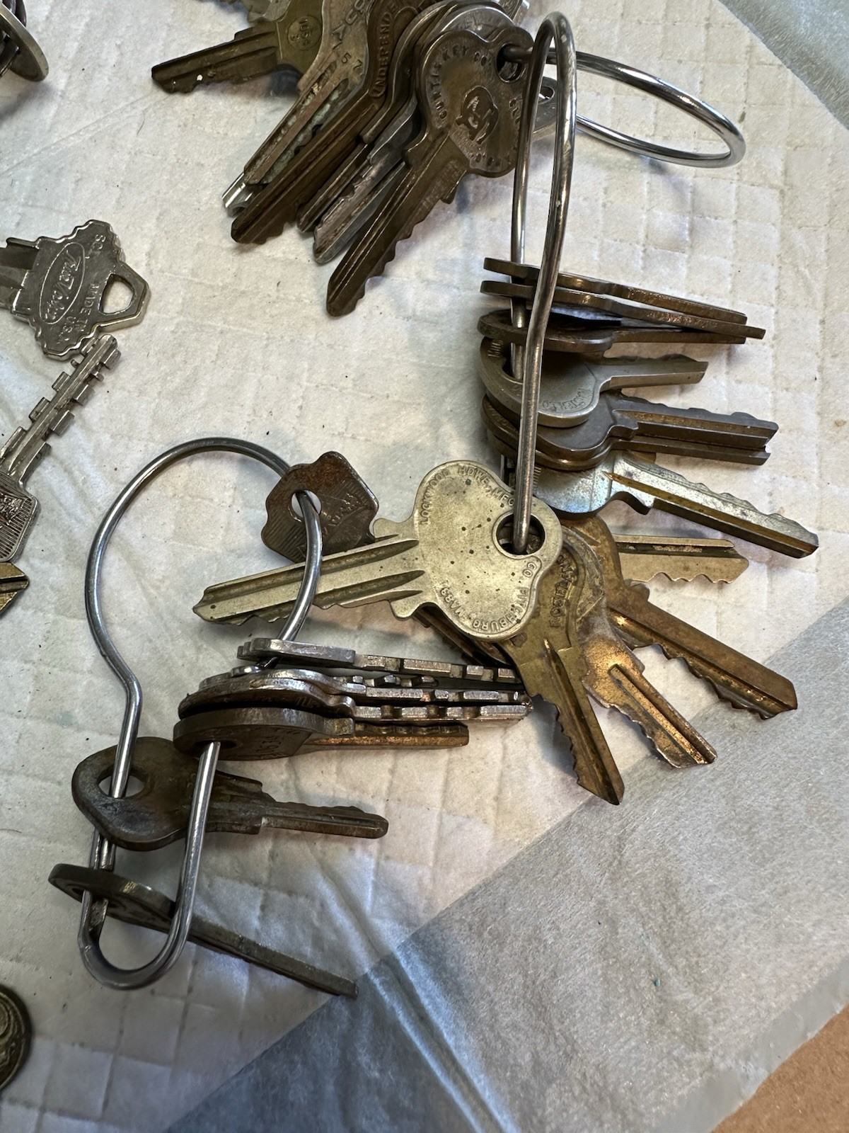 Almost 5 Pounds Old Vintage Keys Padlocks Fobs – Various Types