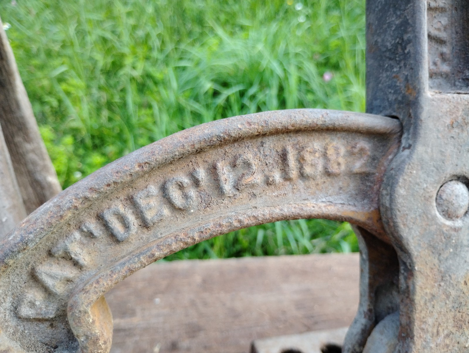 ANTIQUE The ARMSTRONG MFG Co #2 PIPE VISE LARGE RARE 1882 VINTAGE SALVAGE TOOL