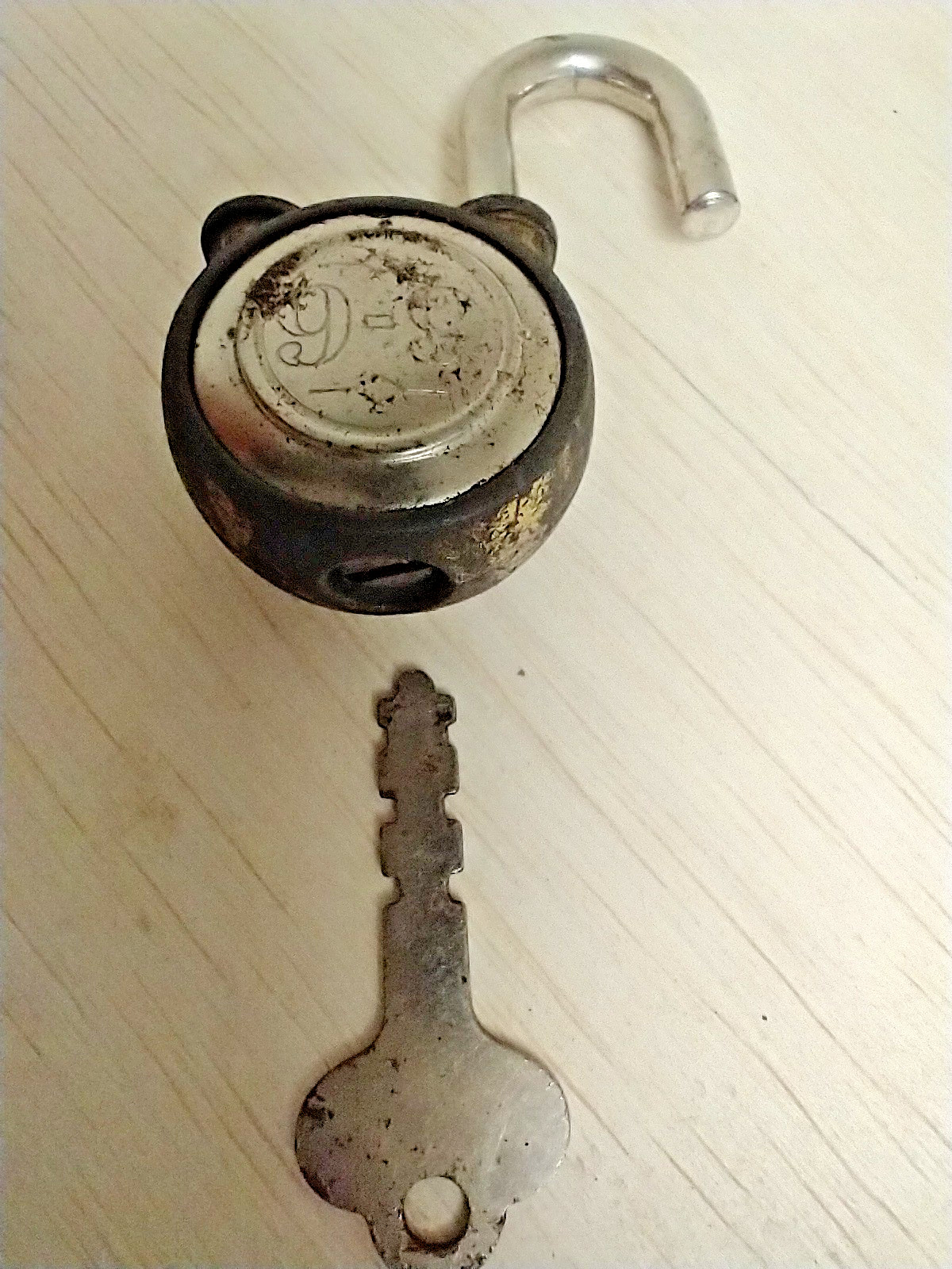 Vintage Padlock Lot Of 6 EAGLE EMPIRE 6 LEVER EURIKA 9-9 MOST W/KEYS
