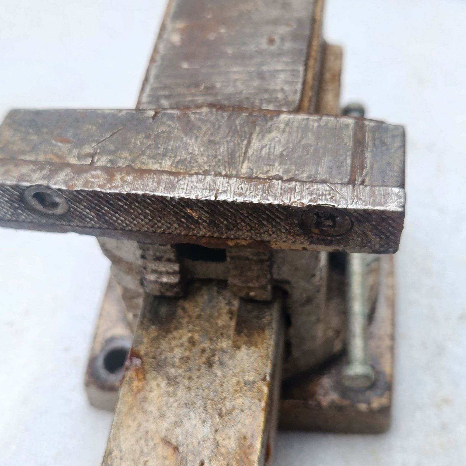 MONTGOMERY WARD POWR-KRAFT 3.5″ Swivel Base Bench Vise V31A USA Model 84-5405