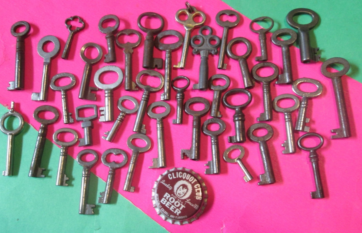 LOT OF 35 SMALL LITTLE VINTAGE OPEN BARREL SKELETON KEYS DRESSER ZA35A ANTIQUE