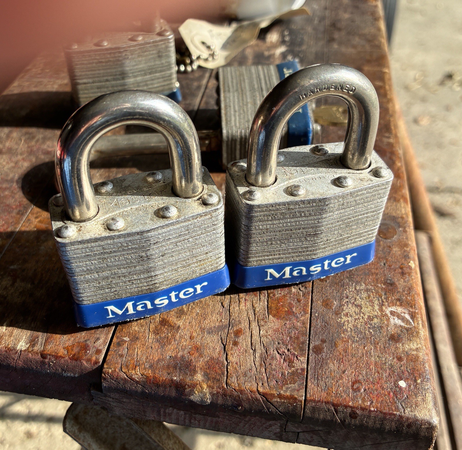 2 Used 2 NOS LOT of 4 No. 1 Master Locks With 1 Key Opens All 4 USA Made Padlock